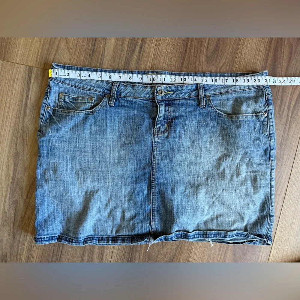 Vintage Y2K Plus Size YMI Light Blue Denim Low Rise Mini Skirt Womens Size 20 - Picture 10 of 12